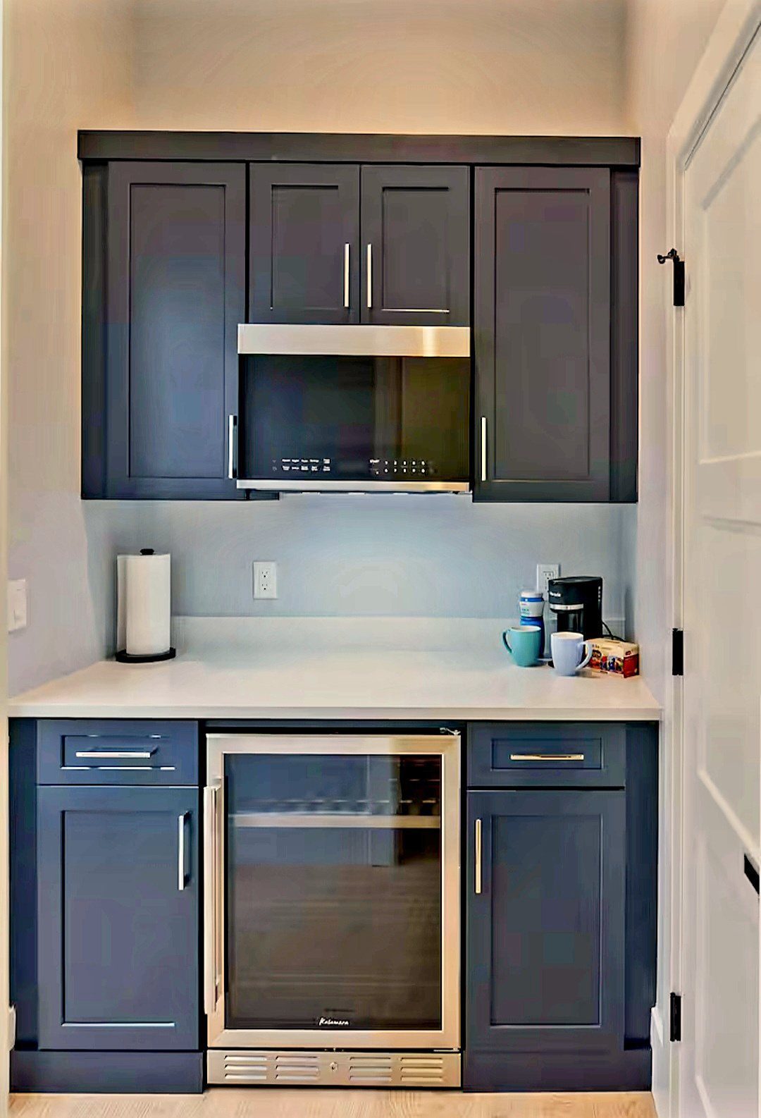 Queen Suite kitchenette with microwave and beverage cooler